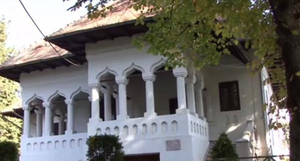 Casa în care a locuit Constantin Brâncuşi stă să cadă, deşi urmează să devină Muzeu Naţional