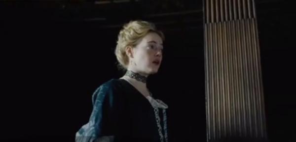 Emma Stone, probleme din cauza corsetului, la filmările pentru pelicula "The Favourite"