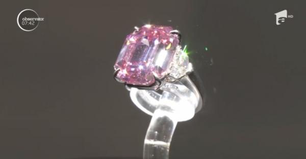 Diamant roz, vândut la licitaţie cu un preţ record, de peste 50 de milioane de dolari