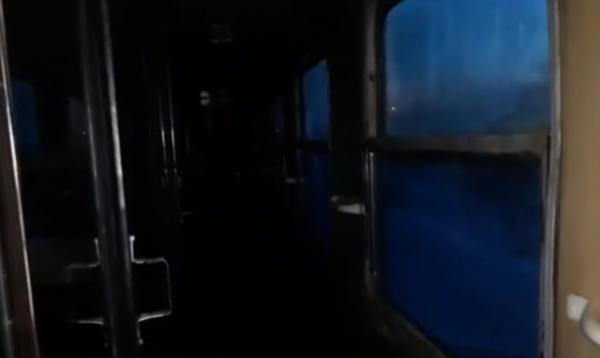 Seria umilinţelor în trenurile CFR: zeci de călători, cursa în beznă într-un vagon îngheţat!