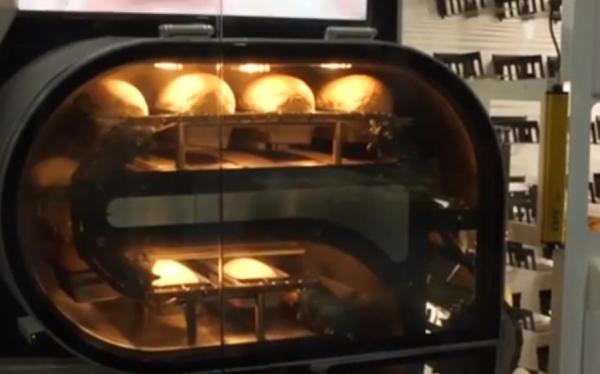 Robotul de împachetat haine şi tonomatul care face pâine caldă, vedete la CES 2019