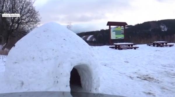 Polonezii au început să construiască igluuri, din cauza ninsorilor abundente din ultima perioadă