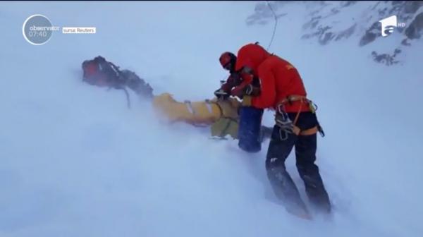 Operaţiune de salvare impresionantă pe cel mai înalt vârf din Polonia. Cinci oameni, surprinşi de avalanţă în timp ce schiau