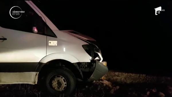 Accident cu 11 răniți în Mehedinți, după ce un șoferul unui microbuz a scăpat controlul volanului