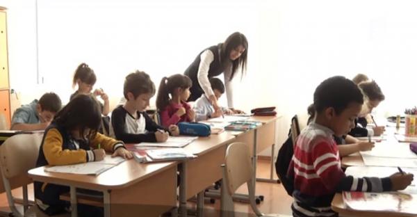 Profesorii români, evaluaţi ca în Japonia. Cei mai buni ar ajunge la şcoli mai slabe