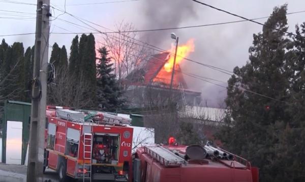 Vilă devastată de foc la Muntenii de Jos, în Vaslui