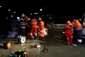 Impact mortal la Şcheia, un şofer de 28 de ani a lovit frontal "Zidul Morţii", un perete de ciment din sensul giratoriu (Video)