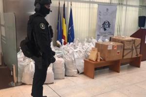 Sacii cu drogurile găsite în şalupa răsturnată la Tulcea, aduşi la DIICOT. Cocaina pură 90% venea din America de Sud (Video)