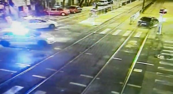Cursă nebună la Timişoara, cu maşina ciuruită de gloanţe, fără o roată şi cu poliţia pe urmele lui (Video)