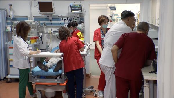 Sănătate, România! La Brașov, medicii salvează vieți într-un spital-șantier