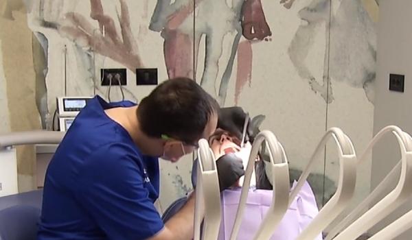 40% dintre români nu au trecut niciodată în viaţă pe la stomatolog