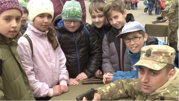 Mii de copii au vizitat Academia Forţelor Terestre Nicolae Bălcescu din Sibiu