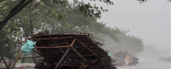 India, distrusă de primul ciclon din an