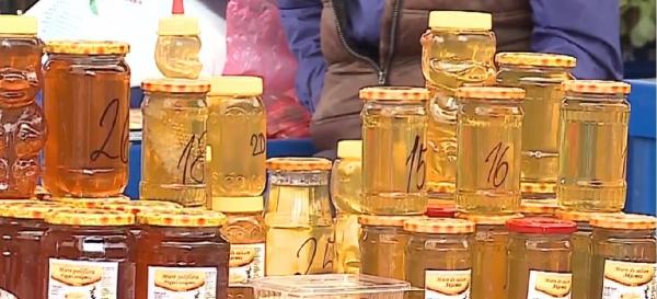 Criză de miere de salcâm, din cauza ploilor din ultima perioadă