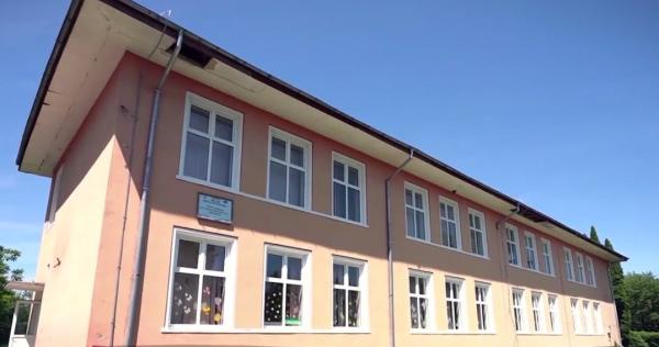 O şcoală nouă şi modernă, ridicată cu fonduri guvernamentale, ar putea fi închisă, la Botoşani (Video)