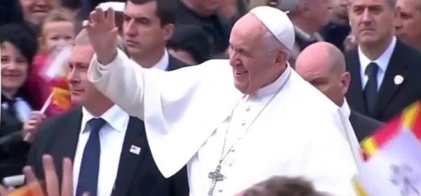 Papa Francisc s-a rugat pentru călătoria din România