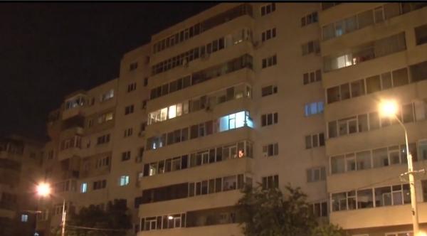 O femeie din Ploiești s-a aruncat de la etajul 8, după ce a stat o săptămână cu cadavrul mamei în casă