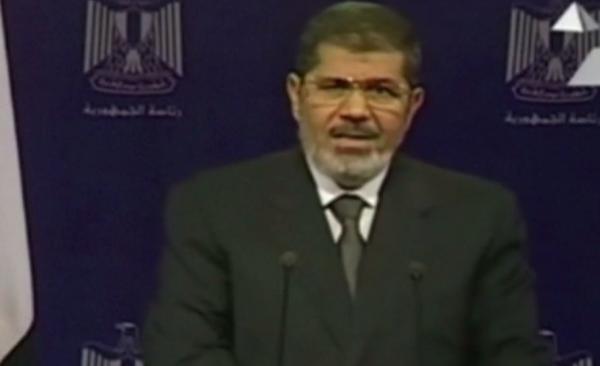 Primul preşedinte ales democratic în istoria modernă a Egiptului a murit în sala de judecată (Video)