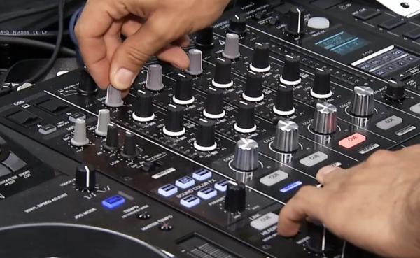 Cum sa devii un DJ profesionist. Secretele unui mixaj de nota 10 (Video)