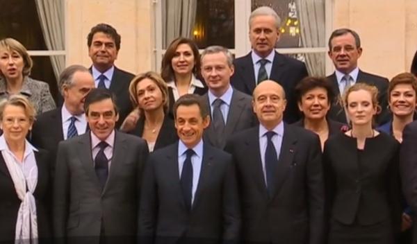 Nicolas Sarkozy, ţinta glumelor pe Internet din cauza înălţimii sale