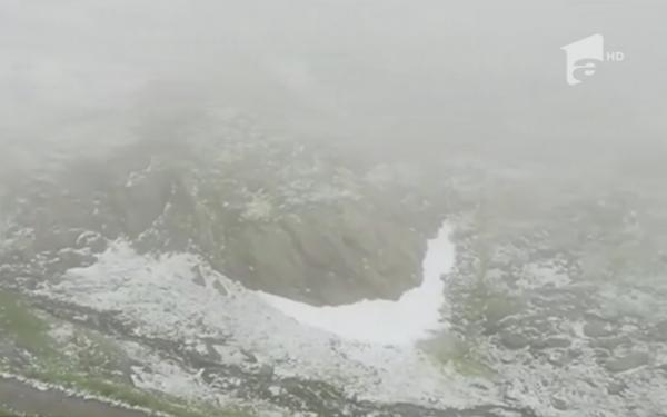Ninsoare de iulie la munte, unde au fost și minus 7 grade Celsius