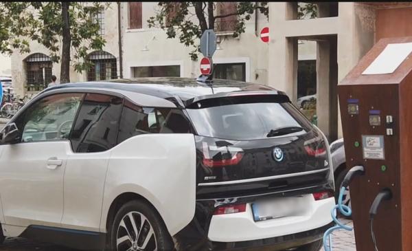 Mașinile electrice de închiriat, noul trend în București