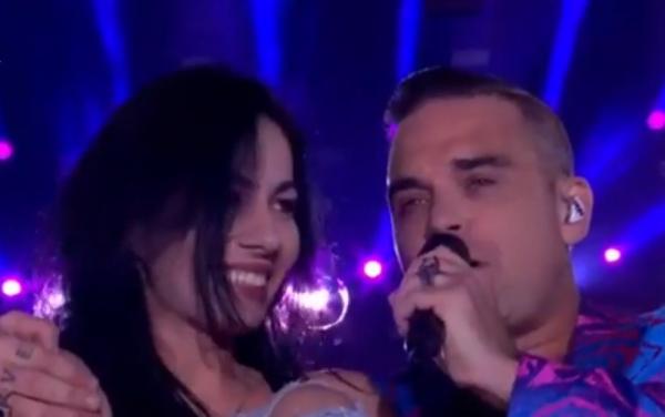 Robbie Williams, surpriză uriașă pentru o fană, la UNTOLD: "Monica, o să îţi cânt o serenadă"
