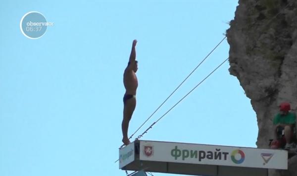 Spectacol și adrenalină la cupa săriturilor de pe stânci, în Crimeea