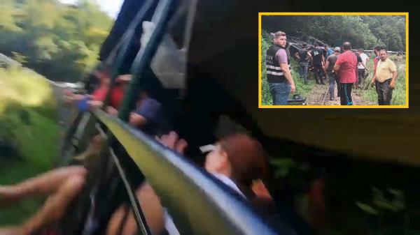 Momentul în care a deraiat mocănița în Maramureș: ”S-a răsturnat locomotiva” (Video)