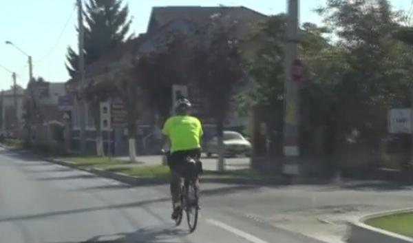Un hunedorean face turul granițelor României, pe bicicletă (Video)