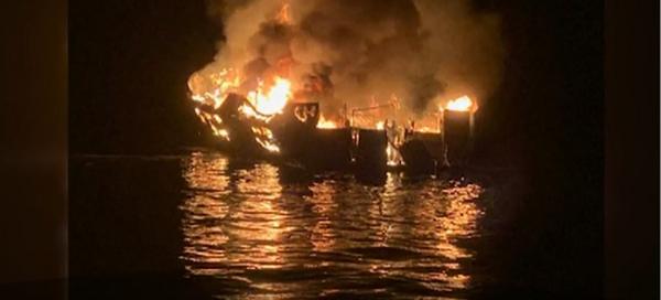 Pompierii continuă lupta cu focul care a mistuit o navă aflată în largul coastelor Californiei