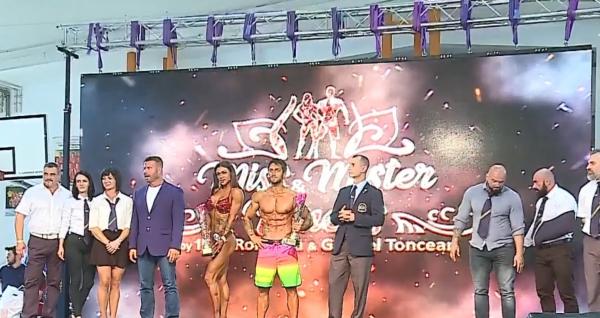 Zeci de români şi românce s-au întrecut la un concurs de fitness, în Reghin