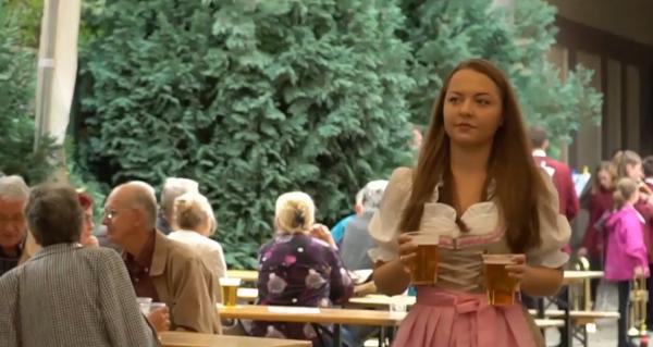 Oktoberfest, celebrat cu butoaie cu bere la Satu Mare (Video)