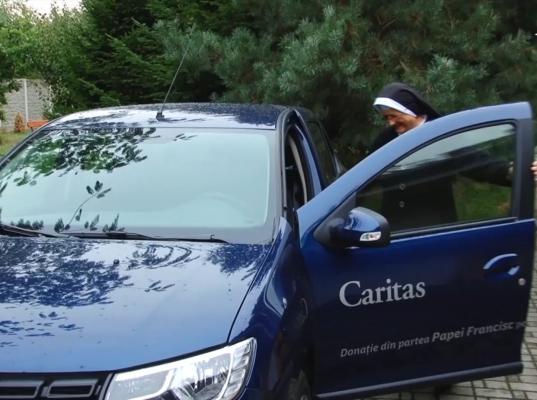 Papamobilul, mașina folosită de Suveranul Pontif în vizita în România, transportă pacienți în Timișoara