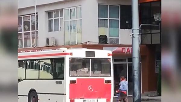 Un şofer de autobuz din Vaslui a coborât cu forţa un pasager băut