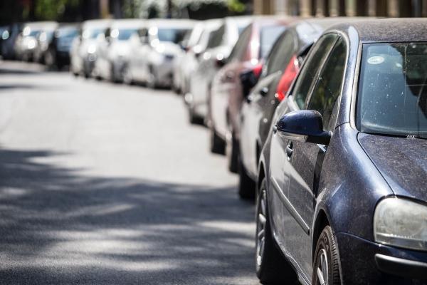 Guvernul Orban vrea să introducă o taxă de poluare pentru fiecare maşină