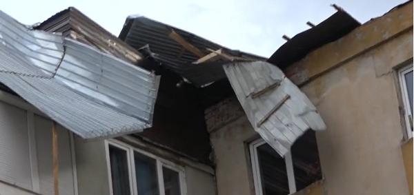 Primul cod roşu de vânt puternic emis în România a produs dezastru în mai multe oraşe (Video)