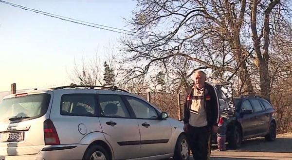 Bărbatul care a lovit ursul din Harghita a primit cadou o mașină (Video)