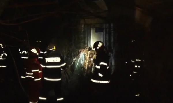 O femeie a murit în incendiul care i-a distrus casa în Argeș
