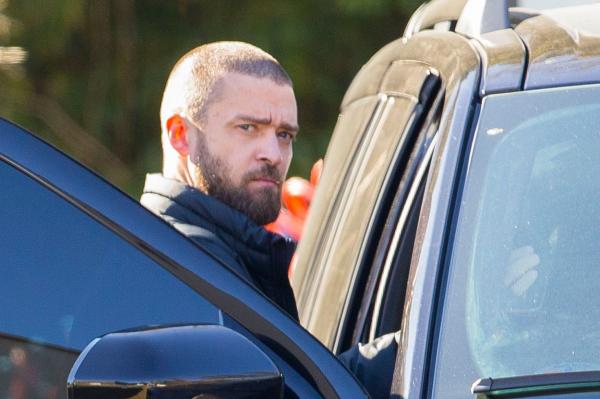 Justin Timberlake surprins ţinându-şi de mână colega de platou