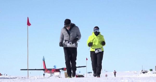 Canadian de 84 de ani, cea mai vârstnică persoană care a parcurs maratonul în Antarctica