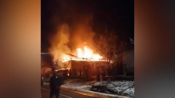 Casa unei familii din Cluj, distrusă în mijlocul iernii de un incendiu