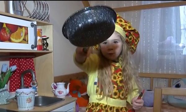 La 4 ani, Anastasia este cel mai tânăr blogger culinar din România (Video)
