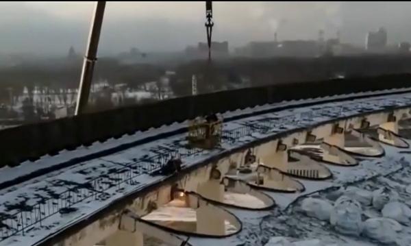 Muncitor care lucra la acoperişul unui stadion din Rusia, mort într-un accident ca în filme