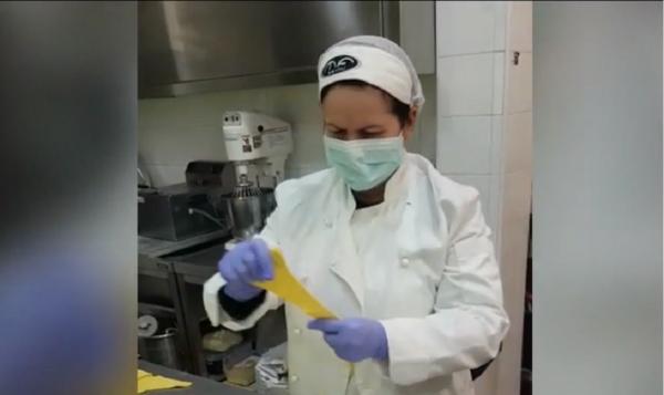 O româncă pregătește zilnic micul dejun pentru medicii din Bologna (Video)