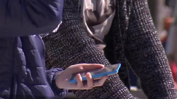 Românii care nu respectă izolarea sau carantina ar putea fi prinși după telefonul mobil