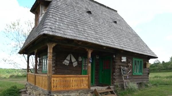 Case tradiționale restaurate pentru turiști în Maramureş