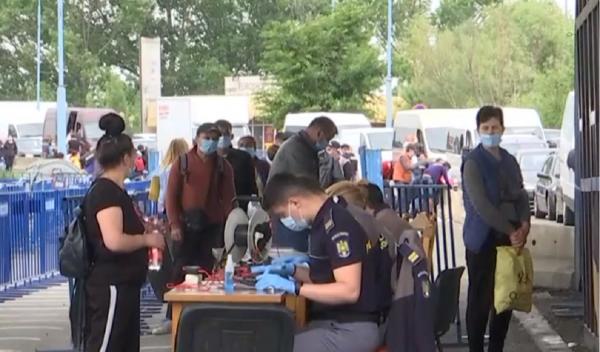 Românii care se întorc în țară, din vestul Europei, obligați să stea în continuare mai multe ore în vamă