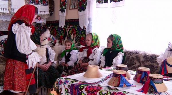 Cântăreaţa Măriuca Verdeş, despre tradiția povestită de o sută de cămăși populare