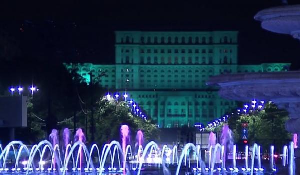 Mai multe clădiri-simbol din Bucureşti, iluminate turcoaz în semn de solidaritate cu pacienţii bolii Batten